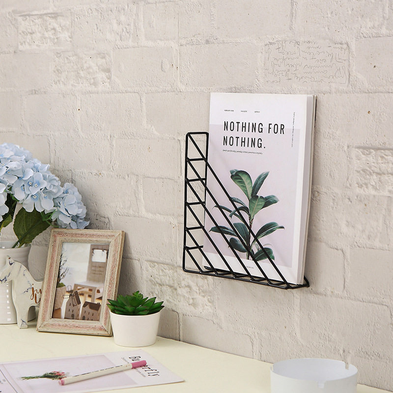 批发ins铁艺挂墙墙面卧室书架书报架儿童绘本架墙上展示架杂志架