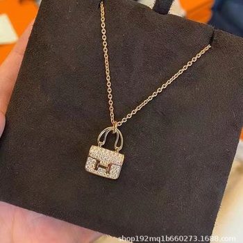 V Gold H Bag Necklace for Women, Full Diamond-Studded Bag, Plated with 18K Rose Gold, High-End Chanel-Style Clavicle Chain, Live Streaming Dropshipping