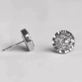 A pair of crystal cluster white pattern earrings