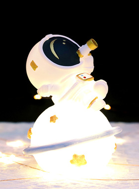 卡通创意星际宇航员小夜灯海狸海螺贝壳钢铁侠蜘蛛侠造型桌面摆件