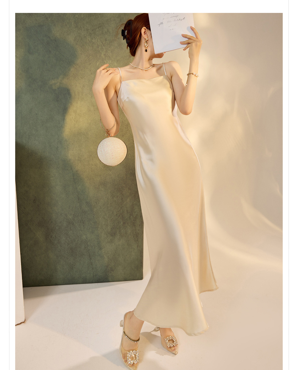 Set áo khoác tay lồng đèn thêu hoa kèm đầm hai dây dáng dài — Áo sequin (giao hàng trong 7 ngày), Váy yếm (giao hàng trong 7 ngày), Váy yếm (giao hàng trong ngày)