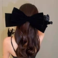 Elegant black oversized bow hairpin