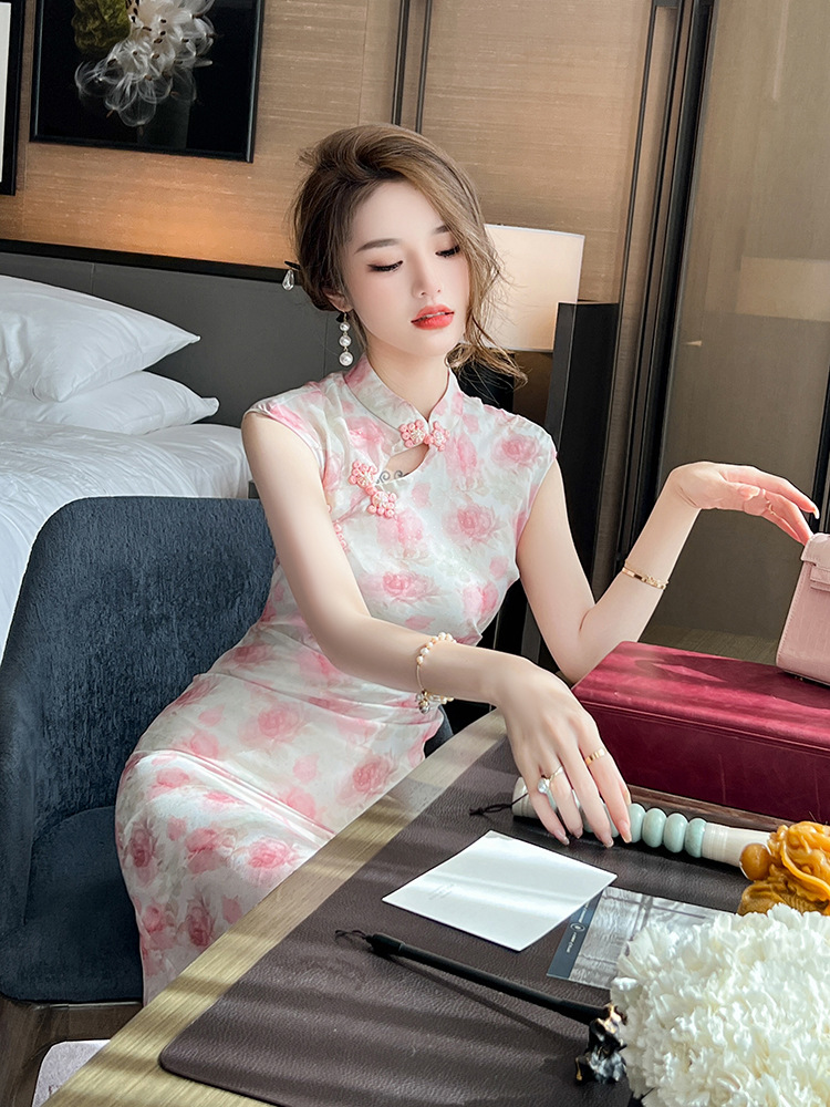 (Mới) Mã A1818 Giá 1100K: Váy Đầm Liền Thân Dáng Dài Nữ Chtdng Họa Tiết Hoa Thời Trang Nữ Chất Liệu G03 Sản Phẩm Mới, (Miễn Phí Vận Chuyển Toàn Quốc).