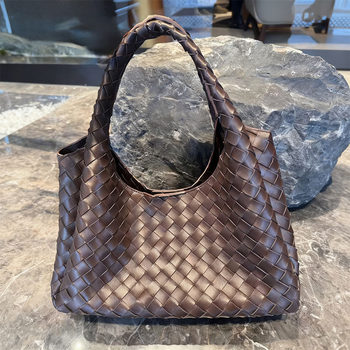 Cross-Border 2025 Simple Fashion Tote Bag Nappa Sheepskin Retro Woven Shoulder Bag Large Capacity Factory Wholesale