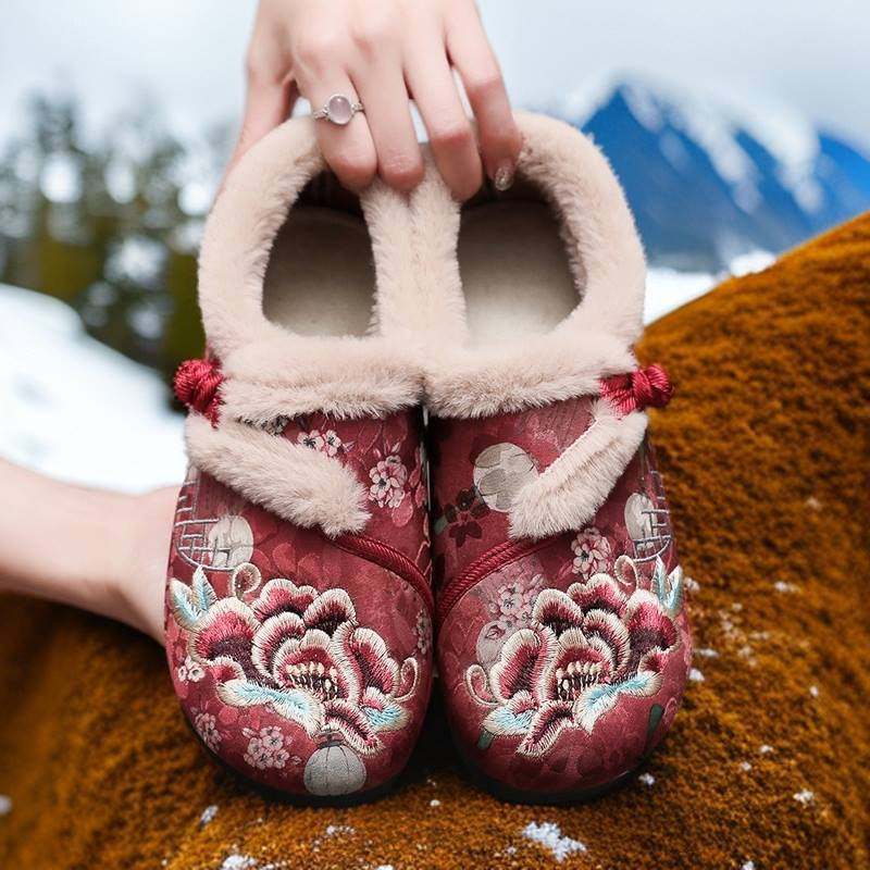 New Winter Beijing Cotton Shoes, Thickened Ethnic Middle-Aged and Elderly Soft-Soled Mother's Chinese Han Dynasty Embroidered Shoes for Women