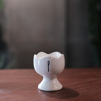 ✅ Tashanji. Export Surplus Vintage Hand-Shaped Tulip-Shaped Ceramic Egg Holder with Cute Lettering for Breakfast Eggs