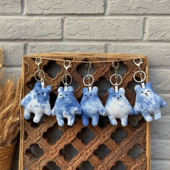 Cultural creative travel souvenir handmade tie-dyed blue dyed blue and white dyed keychain bear fabric doll bag hanging