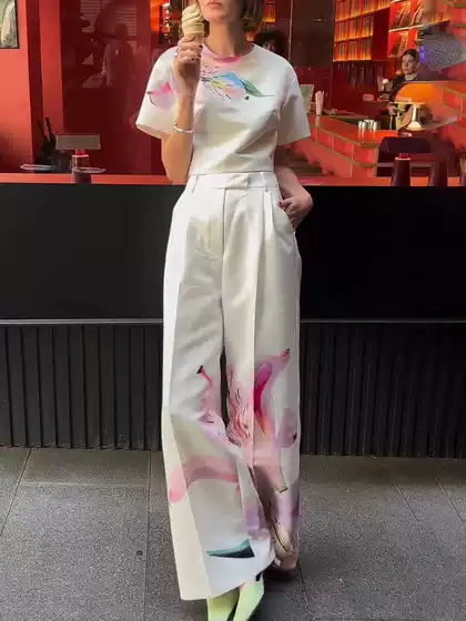 Casual and Comfortable Holiday Style Two-Piece Set 2026 New Women's Round Neck Short-Sleeved Shirt Mid-Waist Wide-Leg Printed Suit