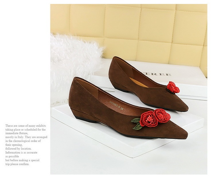 Giày cao gót nữ mũi nhọn gót thấp mặt nhung đính hoa thanh lịch — Đỏ Ancora, Màu đen, Màu nâu đậm, Màu nâu nhạt
