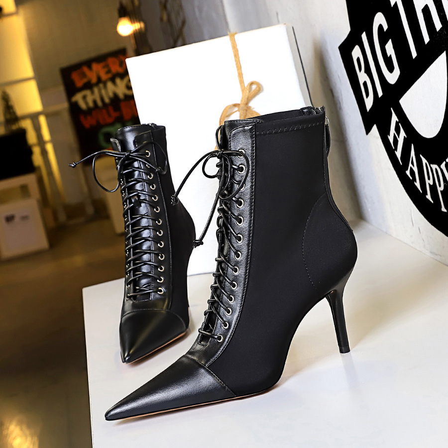Boot nữ cổ thấp mũi nhọn gót cao phối dây buộc chéo, khóa kéo sau — Màu đen