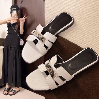 Silver Small Lock Flats Shoes 2025 New Open-Toe One-Strap Slippers Holiday Fashion Outer Wear French Sandals