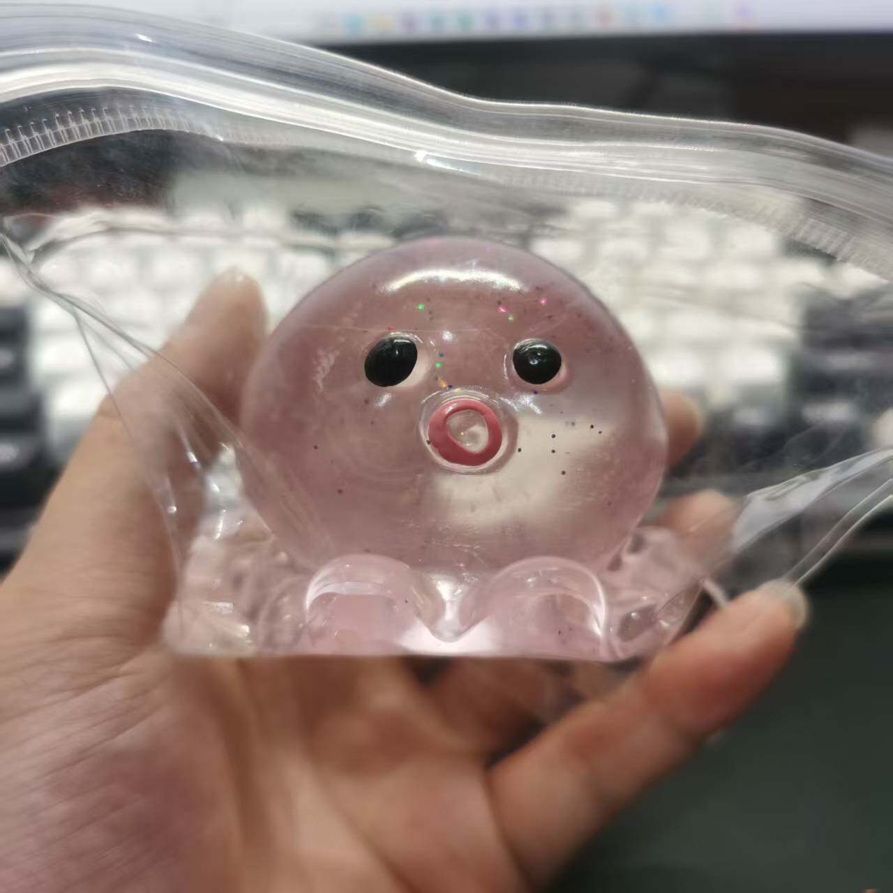 透明な大きなタコ【新】