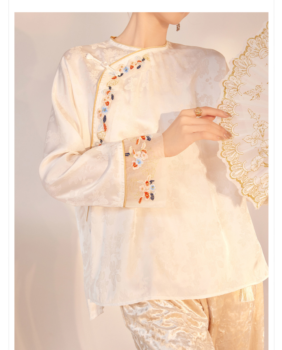 Áo nữ dài tay cổ tròn thêu hoa cài khuy lệch vai phong cách thanh lịch — Cloud Silk White (Giao hàng ngay hôm nay), Cloud Silk White (Giao hàng trong 7 ngày)