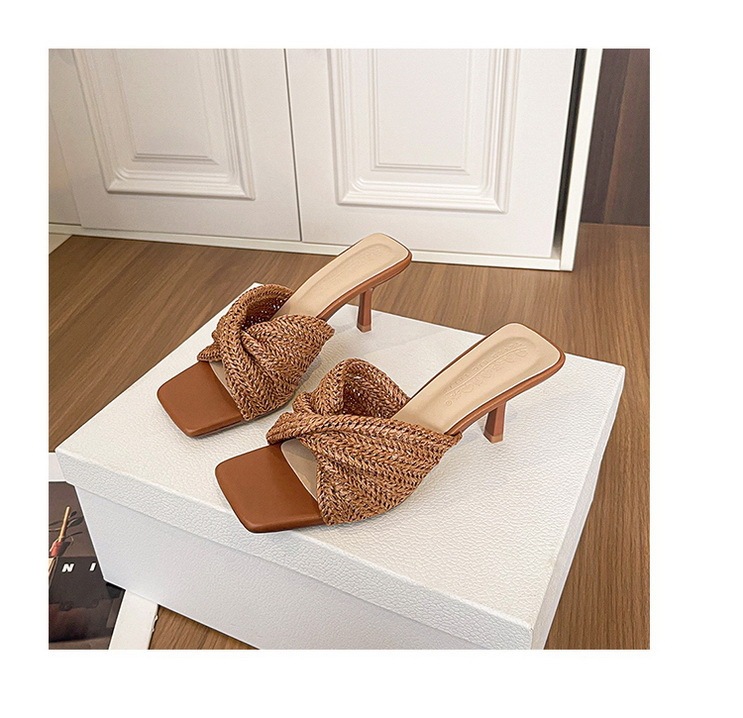 Sandal cao gót nữ mũi vuông quai mảnh đan chéo phong cách thanh lịch — Màu trắng nhạt, nâu sẫm, quần kaki