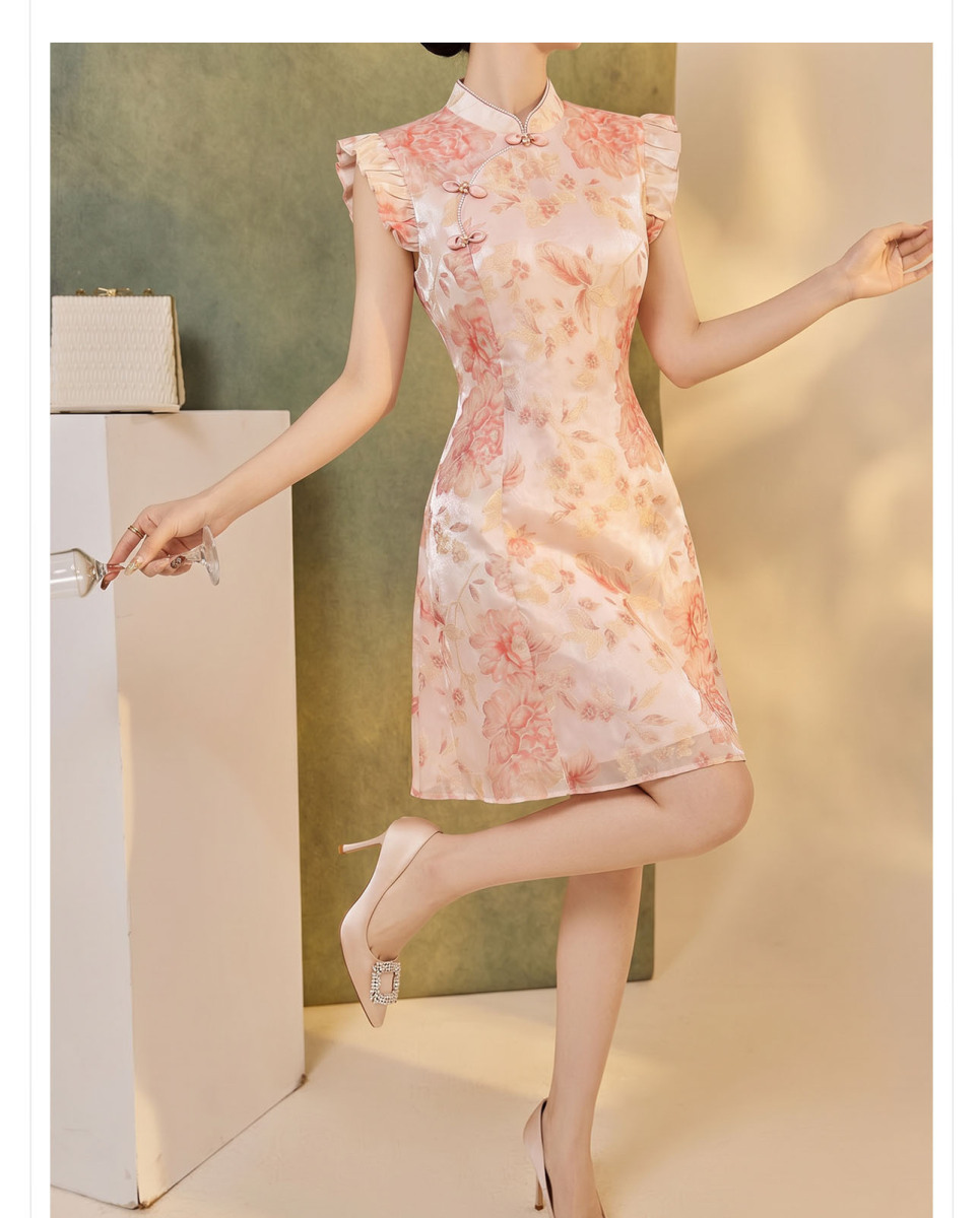 Đầm áo dài cách tân dáng ngắn cổ đứng thắt eo họa tiết hoa vải jacquard — Màu hồng