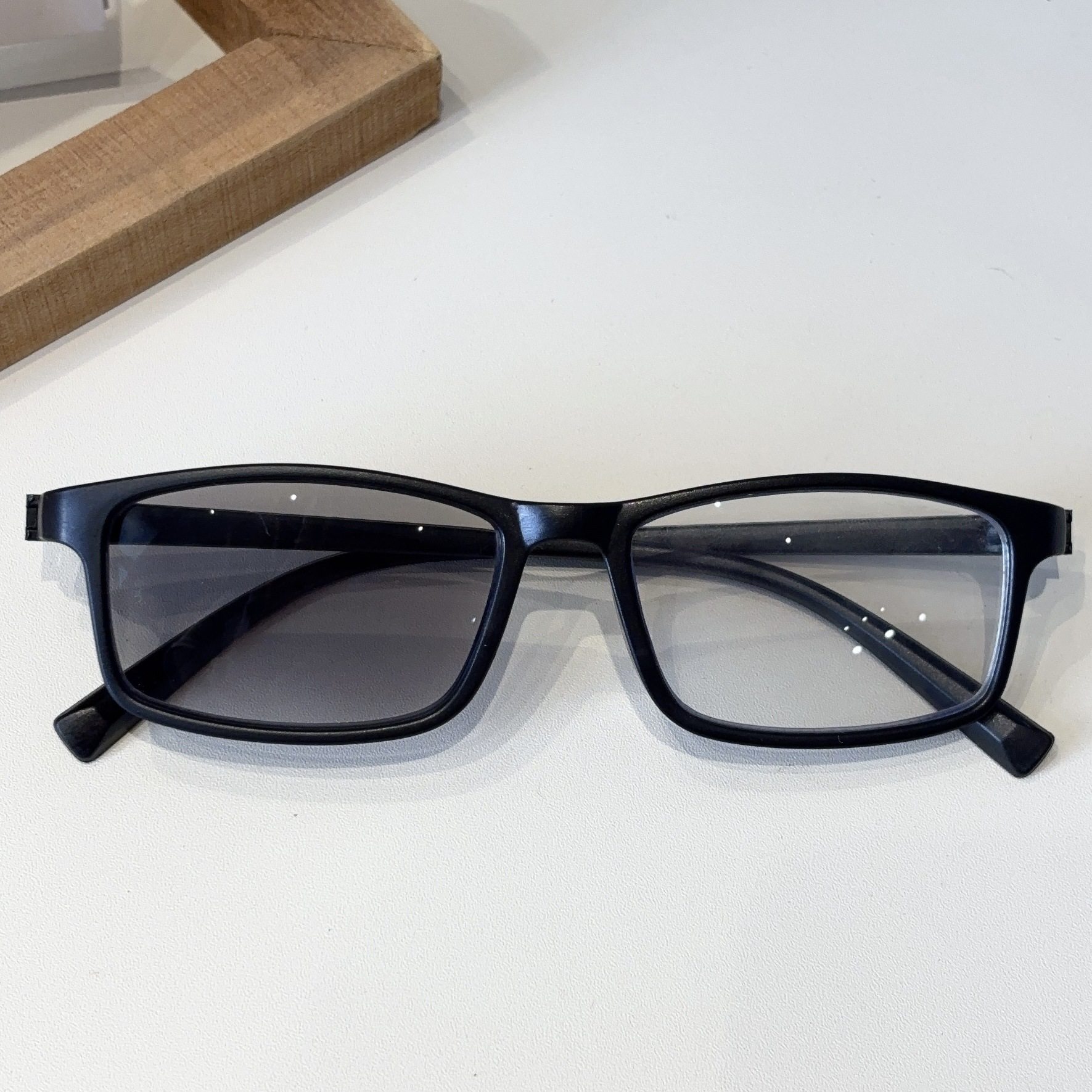 Color-Changing Myopia Lenses, Anti-Blue Light, Square Frames for Men and Women, Can Be Matched with Myopia Glasses, Youth Student Glasses Frame Manufacturers