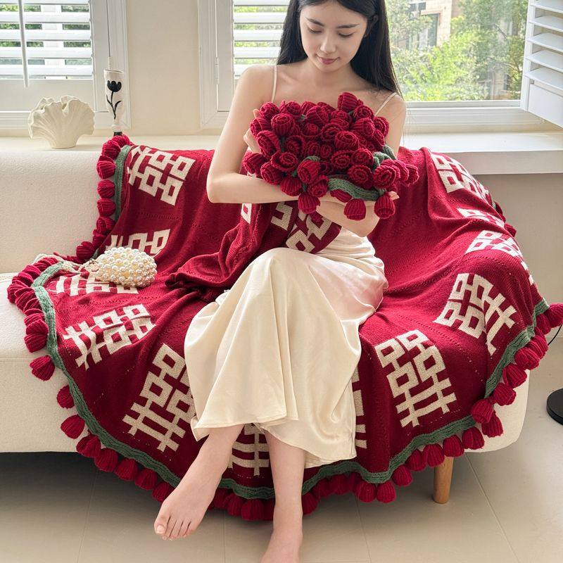 Hand-knitted rose bouquet blanket with 囍 character, wedding engagement gift blanket, shawl blanket, casual design blanket