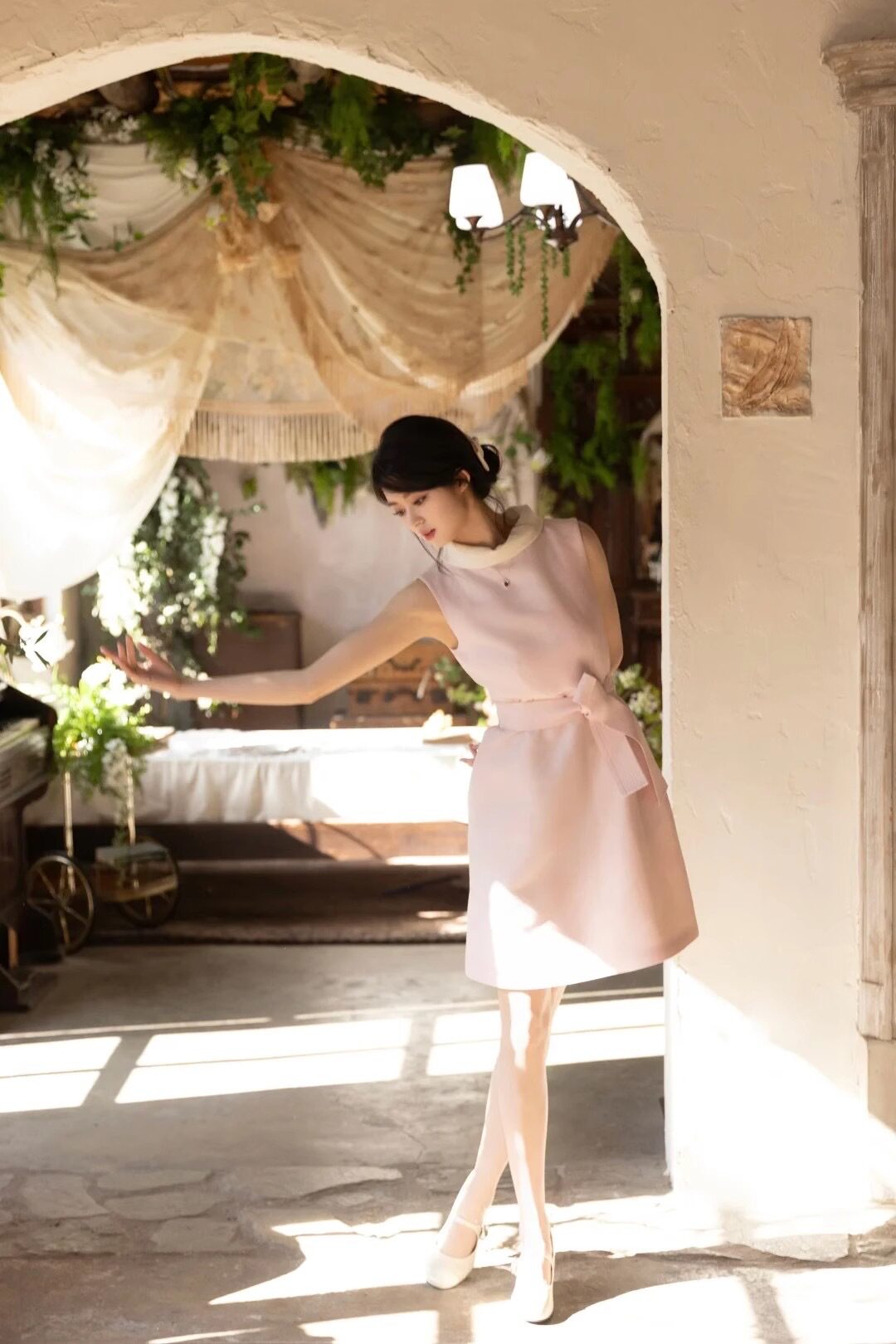 Đầm suông nữ tay không cổ tròn eo cao chất polyester, phong cách Chanel — Hồng chi tiết 6