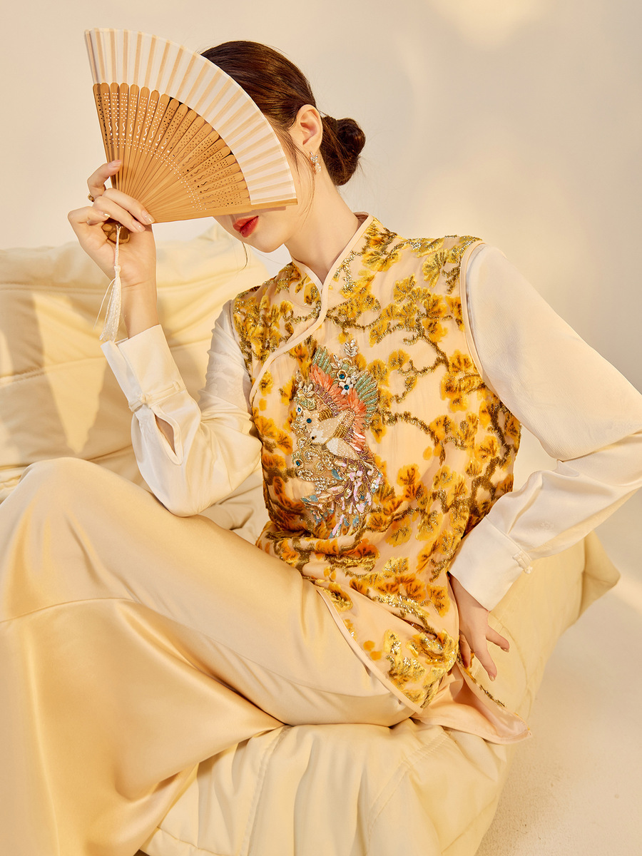 Áo gile nữ lụa tơ tằm thêu hoa cổ đứng dáng ôm