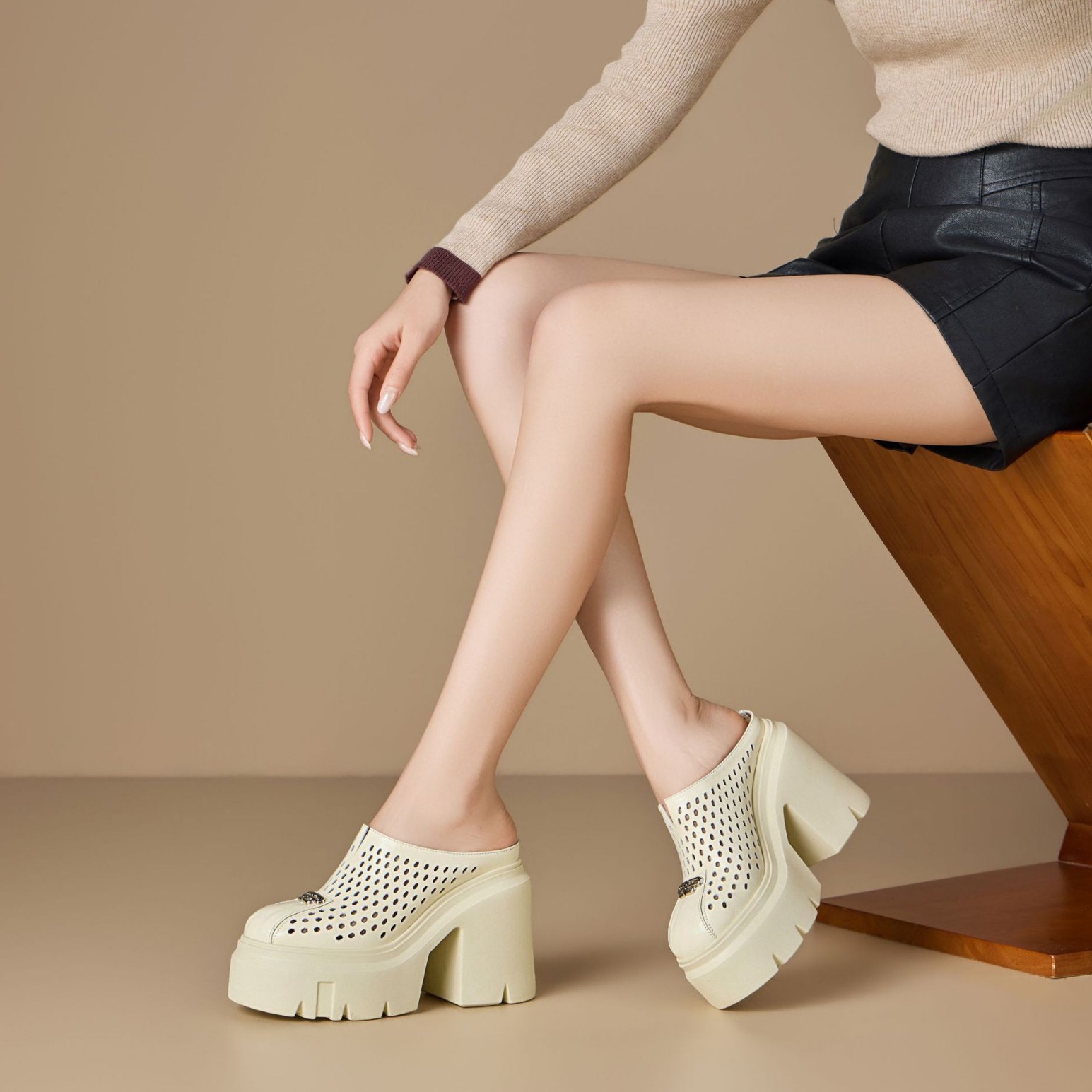 Dép cao gót nữ đế xuồng platform mũi kín hở gót 12 cm — [Trắng kem], [Đen]