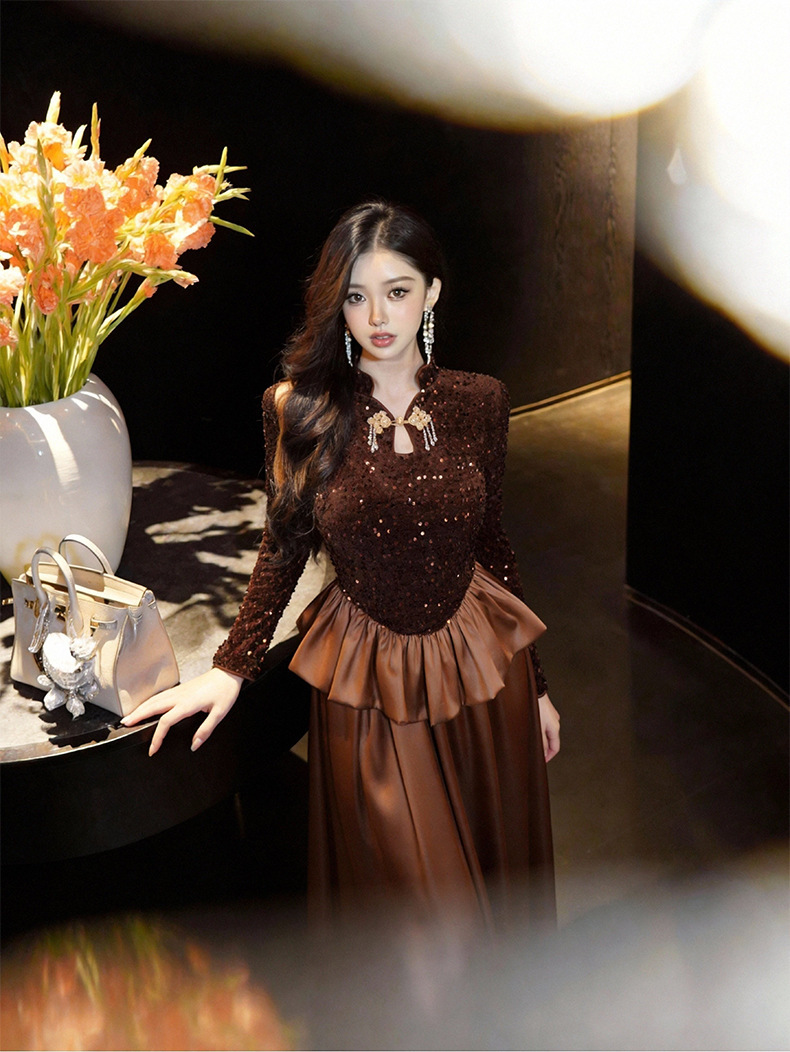 Đầm nữ dài tay dáng chữ A thắt eo phối sequin — Màu nâu cà phê