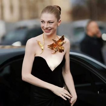 European and American Style Heavy Industry Exaggerated Personality Thorn Leaf Pole Bell Landa Flower Collar Fashionable Show Dinner Accessories Neckchain