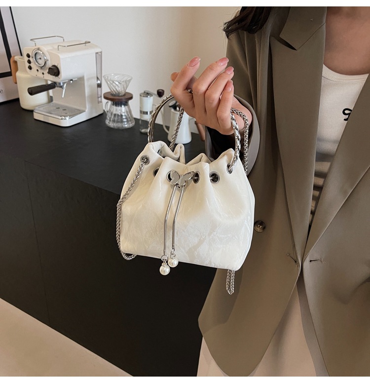 O1CN01h4tIwD1yV4GgSI2U5 !!2212088006583 0 cib