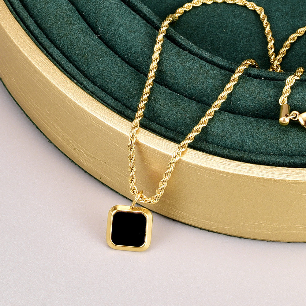 L241 Wholesale Necklace for Women Summer Clavicle Chain New Stainless Steel Simple Designer Black Pendant