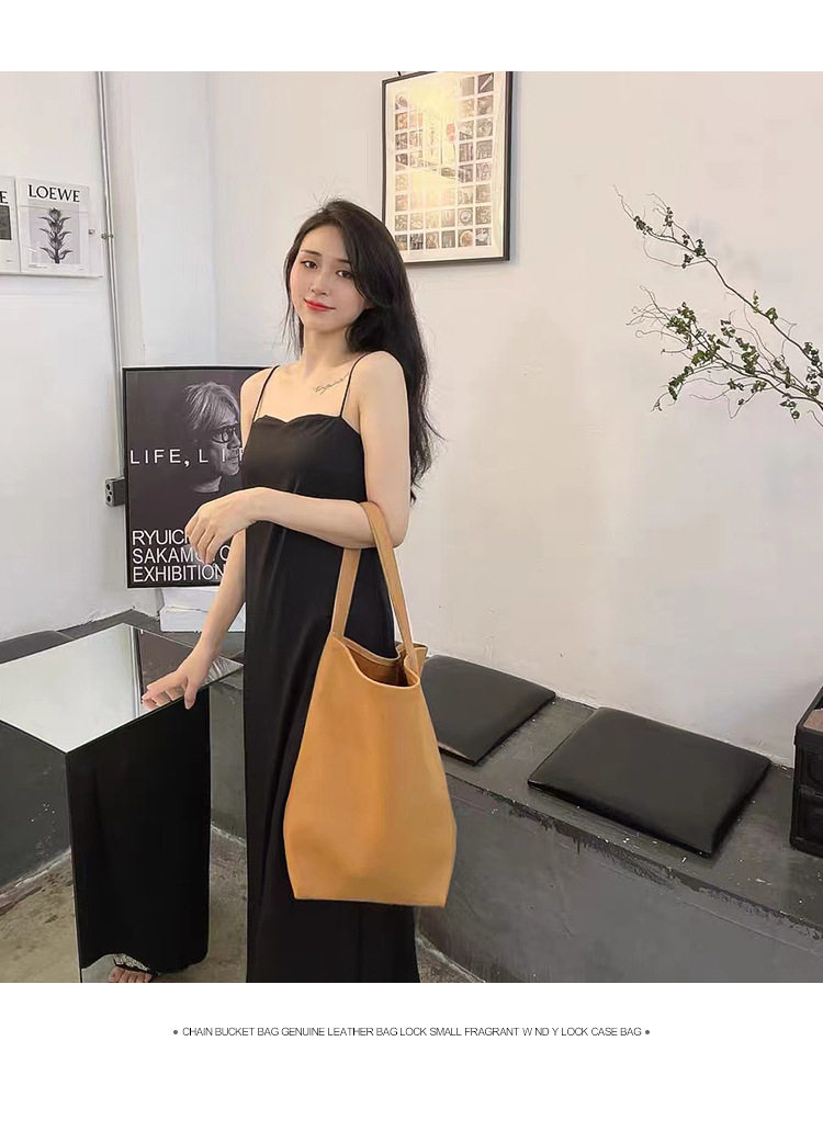 Màu nâu nhạt (cao 36cm)