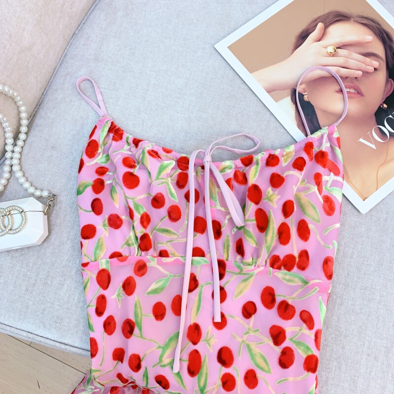Đầm dây ôm body nữ nhung xanh dương khoét lưng họa tiết hoa — Màu sắc hoa văn, Màu xanh dương