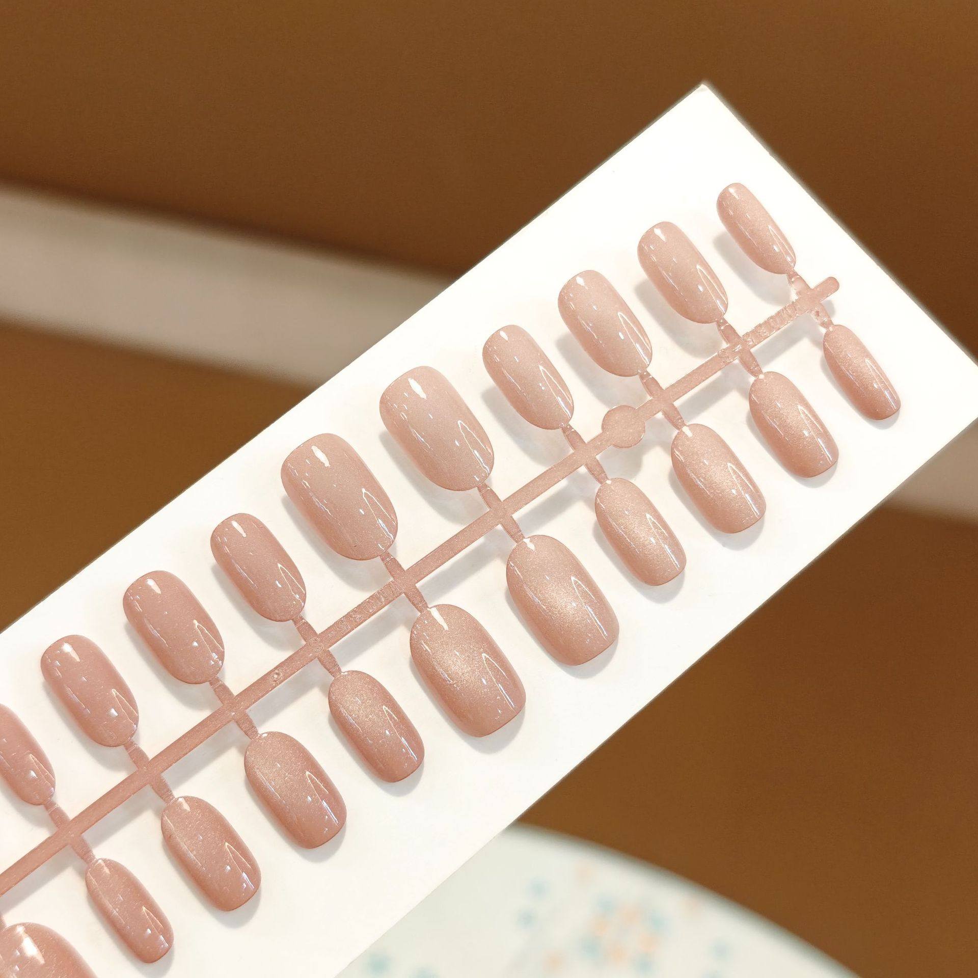 Wearable Manicure, Simple Pure Color White Moonlight Flash Cat Eye Wearable Nails, Thickeneded Semi-Handmade Nail Strips, Fake Nails