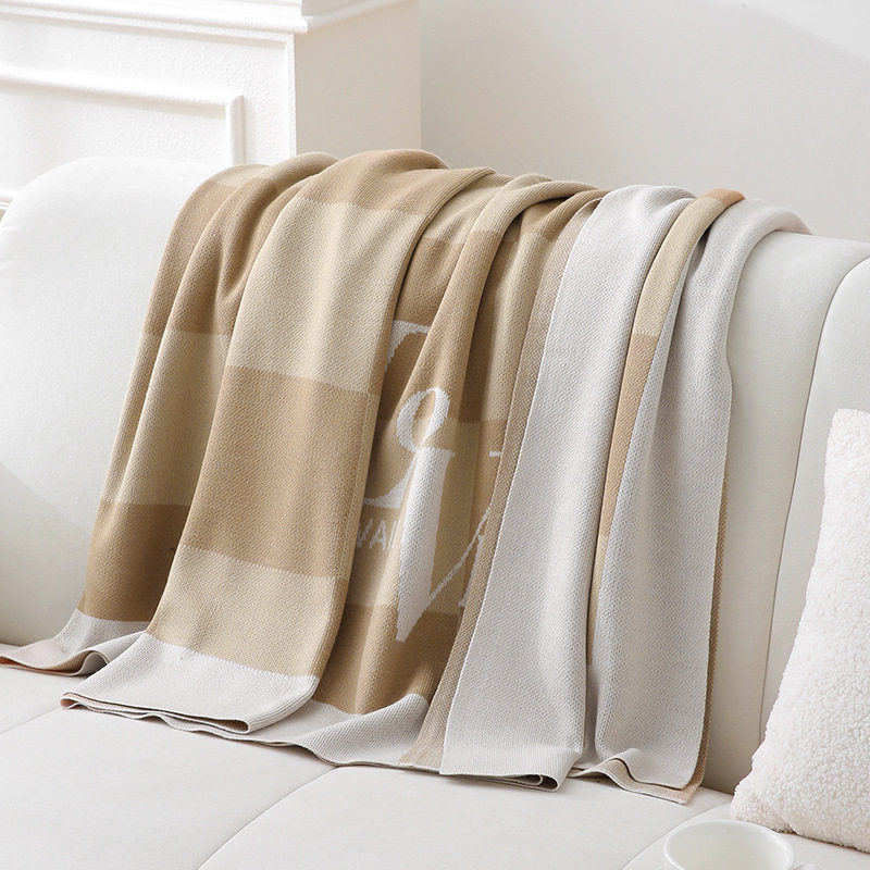 Knitted Blanket Custom Logo Shawl Blanket Red Year of the Horse Jacquard Blanket Fleece Blanket Airline Blanket Custom Pattern