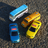 Caipo 64 Beijing Hyundai Taxi Модель такси из сплава с откидывающейся игрушкой Школьный автобус Установка подвесной карты автобуса