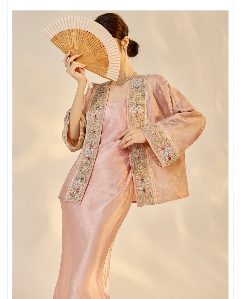 Áo khoác cardigan nữ thêu nổi cầu kỳ cổ chữ V dáng suông — Phấn phủ Peach Mist (giao hàng trong 7 ngày)