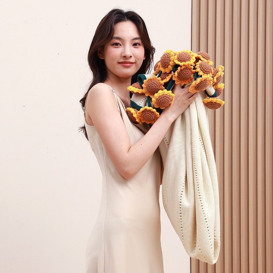 Sunflower Bouquet Blanket Finished Product Won the First Prize in One Fell Swoop. Flower Blanket Wool Ball Hand-Knitted Blanket as a Gift for Students