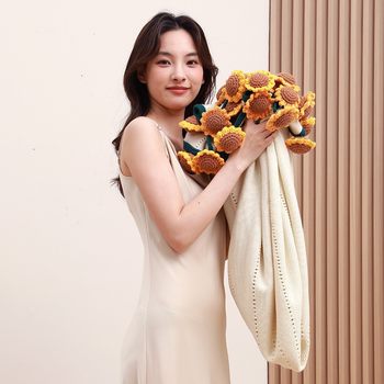 Sunflower Bouquet Blanket Finished Product Won the First Prize in One Fell Swoop. Flower Blanket Wool Ball Hand-Knitted Blanket as a Gift for Students