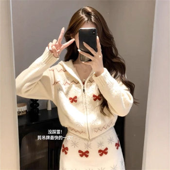 Korean Sweet Bow Hooded Knitwear for Women in Autumn and Winter, Slim and Good-Looking Knitted Knitwear Top and Short Skirt Two-Piece Set