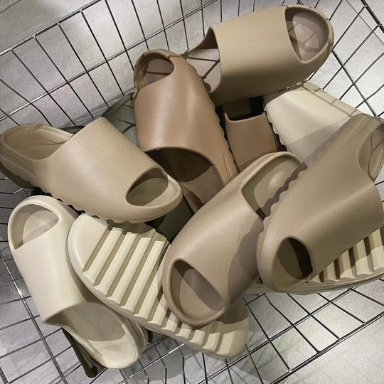 Feeling Dung Coconut Slippers for Men and Women Summer Wear SLIDE Thick Bottom Height Increasing Household Couple Non-Slip Beach YEEZY