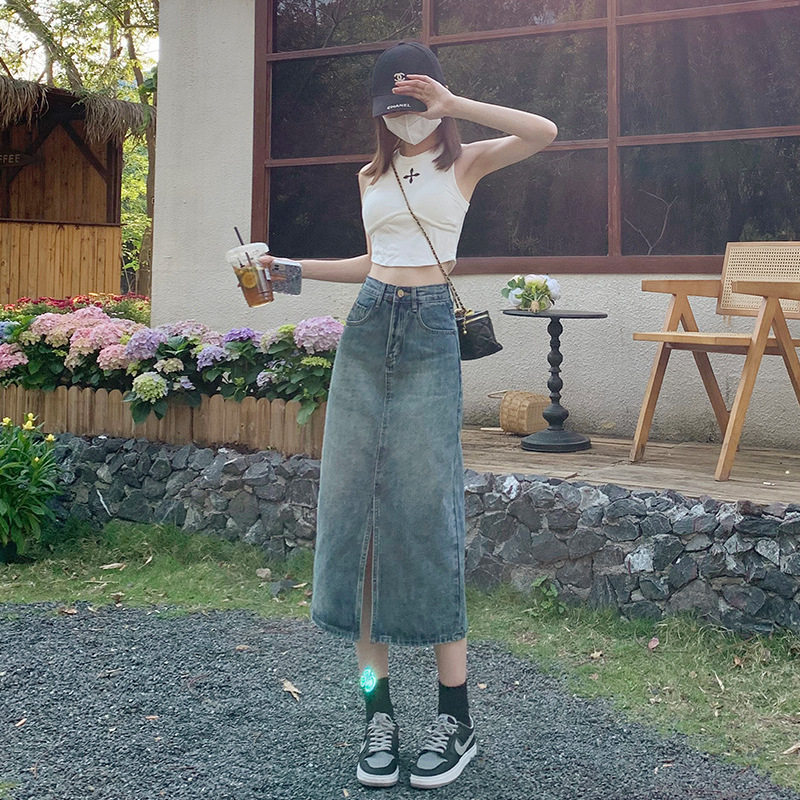 Versatile Vintage Split Hem Denim Skirt High Waist Slim Fit Mid Length Casual Style Perfect for Everyday Wear