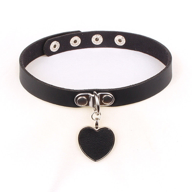 Japanese and Korean Soft Girl Anime Harajuku Punk Goth Heart Pendant Necklace Individually Packaged Leather Choker Necklace Bracelet