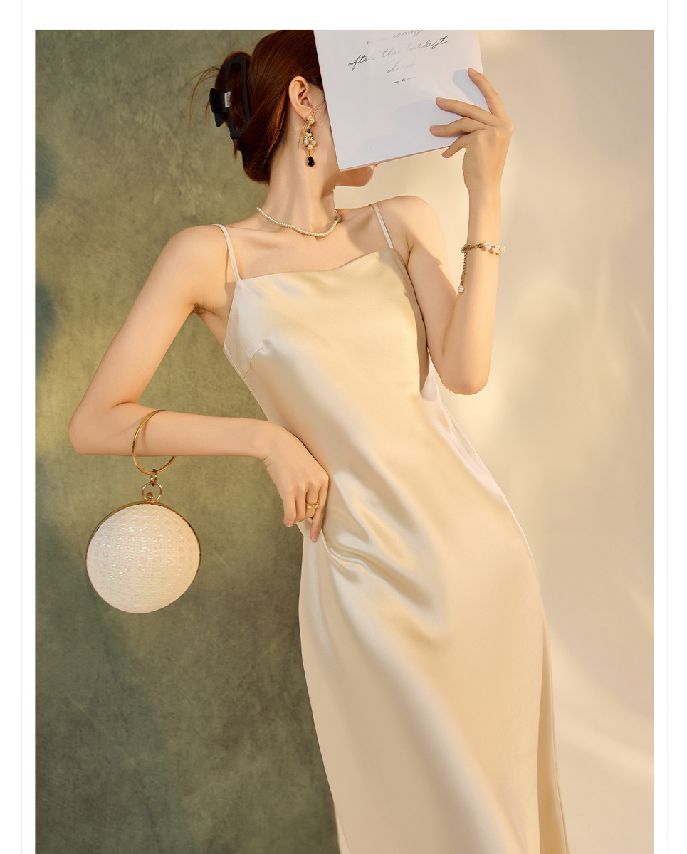 Set áo khoác tay lồng đèn thêu hoa kèm đầm hai dây dáng dài — Áo sequin (giao hàng trong 7 ngày), Váy yếm (giao hàng trong 7 ngày), Váy yếm (giao hàng trong ngày)