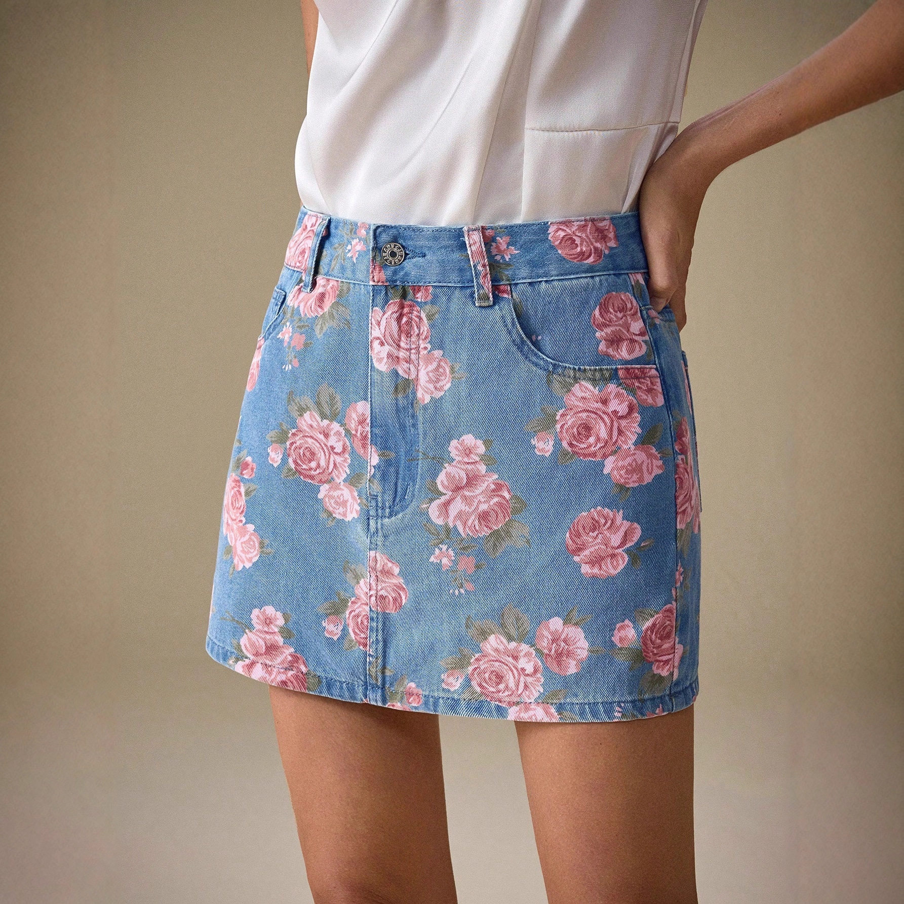 Floral Print Denim Mini Skirt Casual Style Versatile Design Fashionable Rose Pattern Perfect for Spring Summer