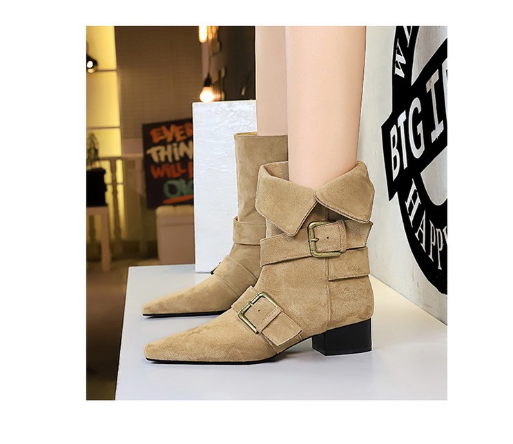 Boot nữ cổ trung mũi vuông khóa thắt lưng gót vừa phong cách retro — màu đen, nâu đậm, quả mơ
