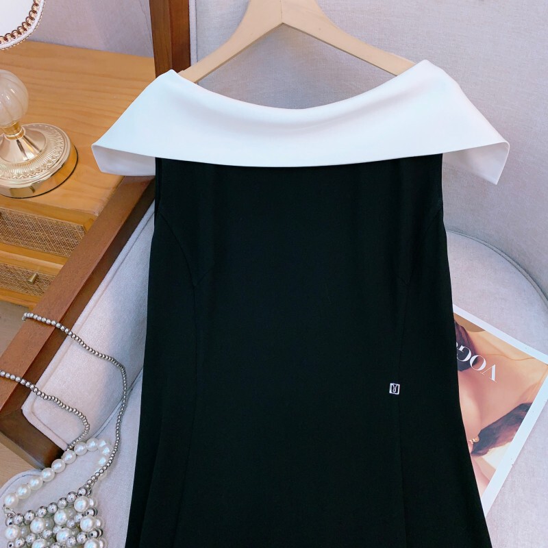 Đầm ôm body nữ cổ trễ vai lệch vai chất liệu satin bóng cao cấp dáng đuôi cá xẻ tà — Hắc Tùng Mặc