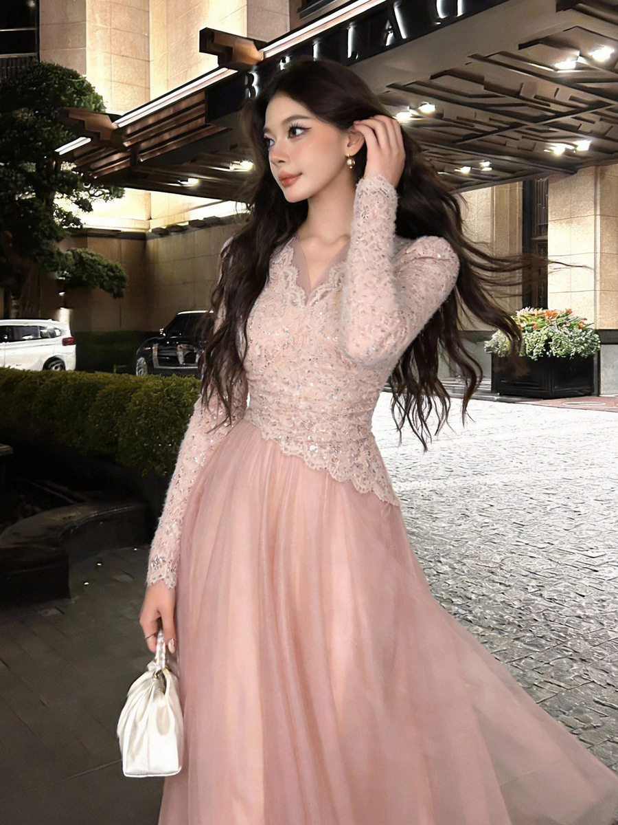 Đầm liền thân lưới xòe rộng chiết eo cổ chữ V phối ren phong cách dịu dàng thanh lịch — Màu hồng, Màu kaki