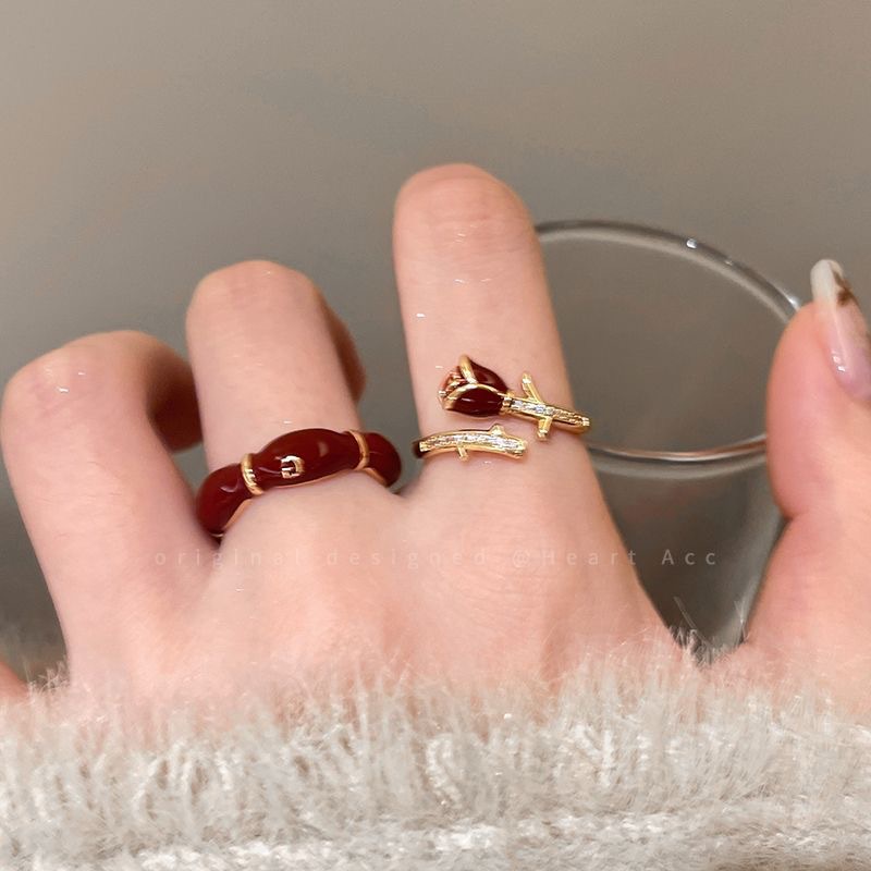 酒红玫瑰锆石戒指女生2024新款网红显白食指戒气质叠戴可调节指环