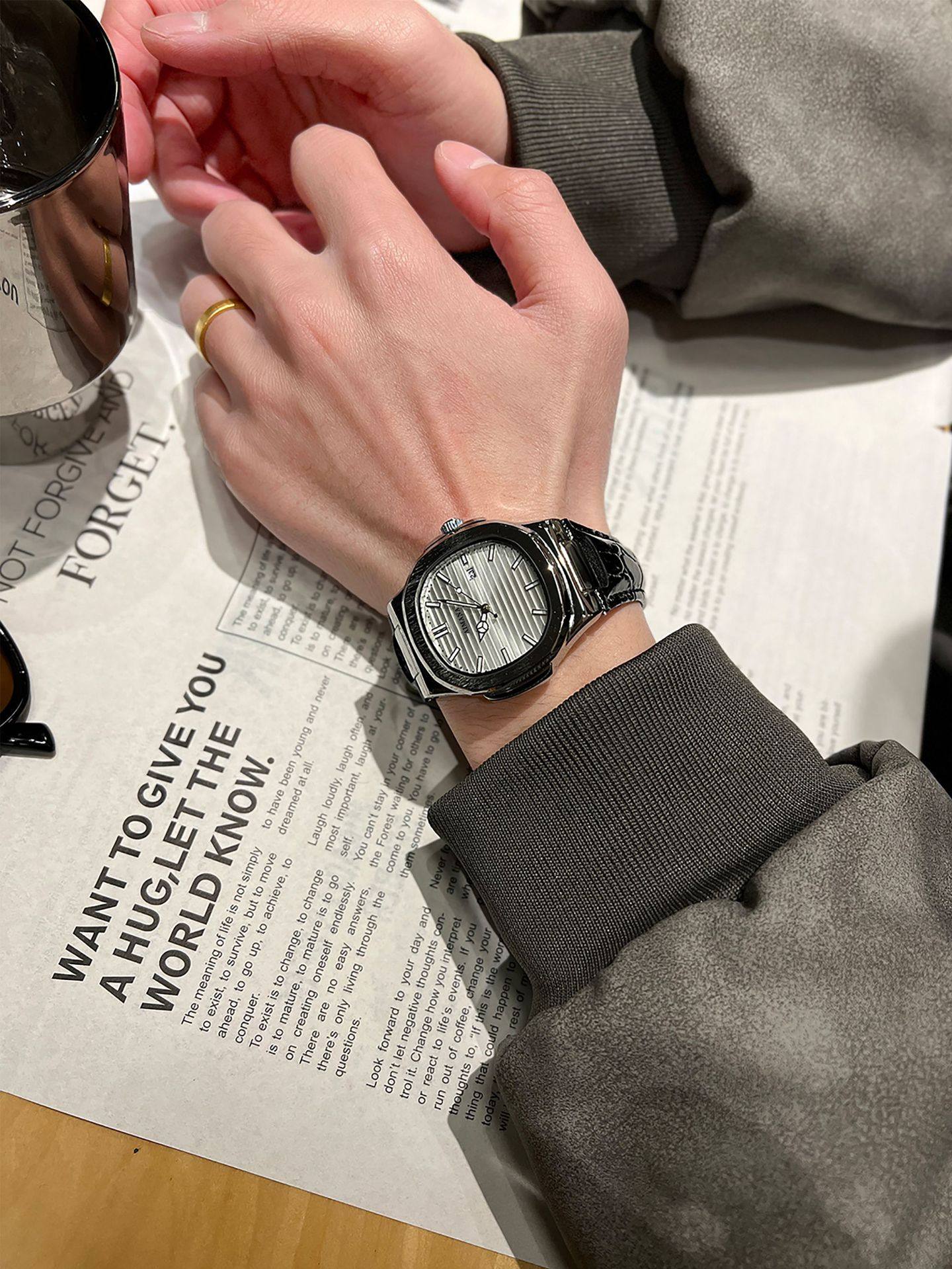 O1CN01hkI8Cy1Z6v5DYvriJ !!2219695973146 0 cib