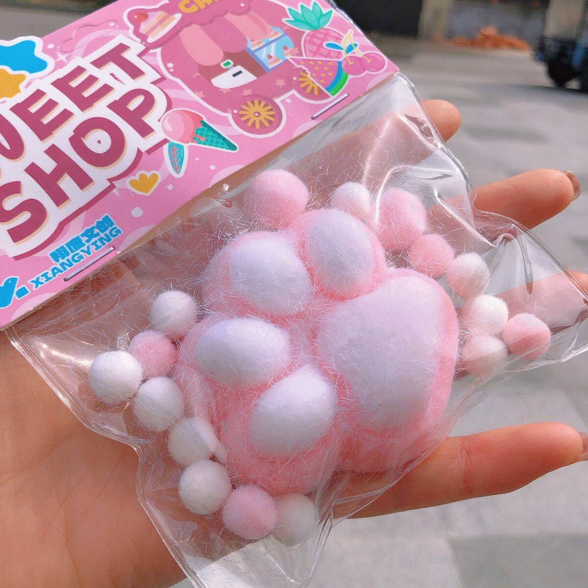 ピンクの猫のぬいぐるみの足 [大きくて太くなった]