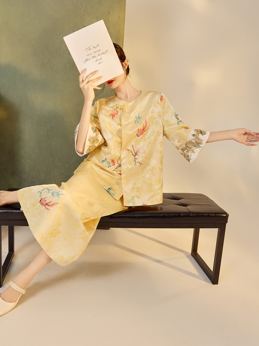 Bộ áo cổ tròn thêu hoa và chân váy chữ A dáng dài nữ — Váy Koi (giao hàng trong 7 ngày), Áo Koi (giao hàng trong 7 ngày)