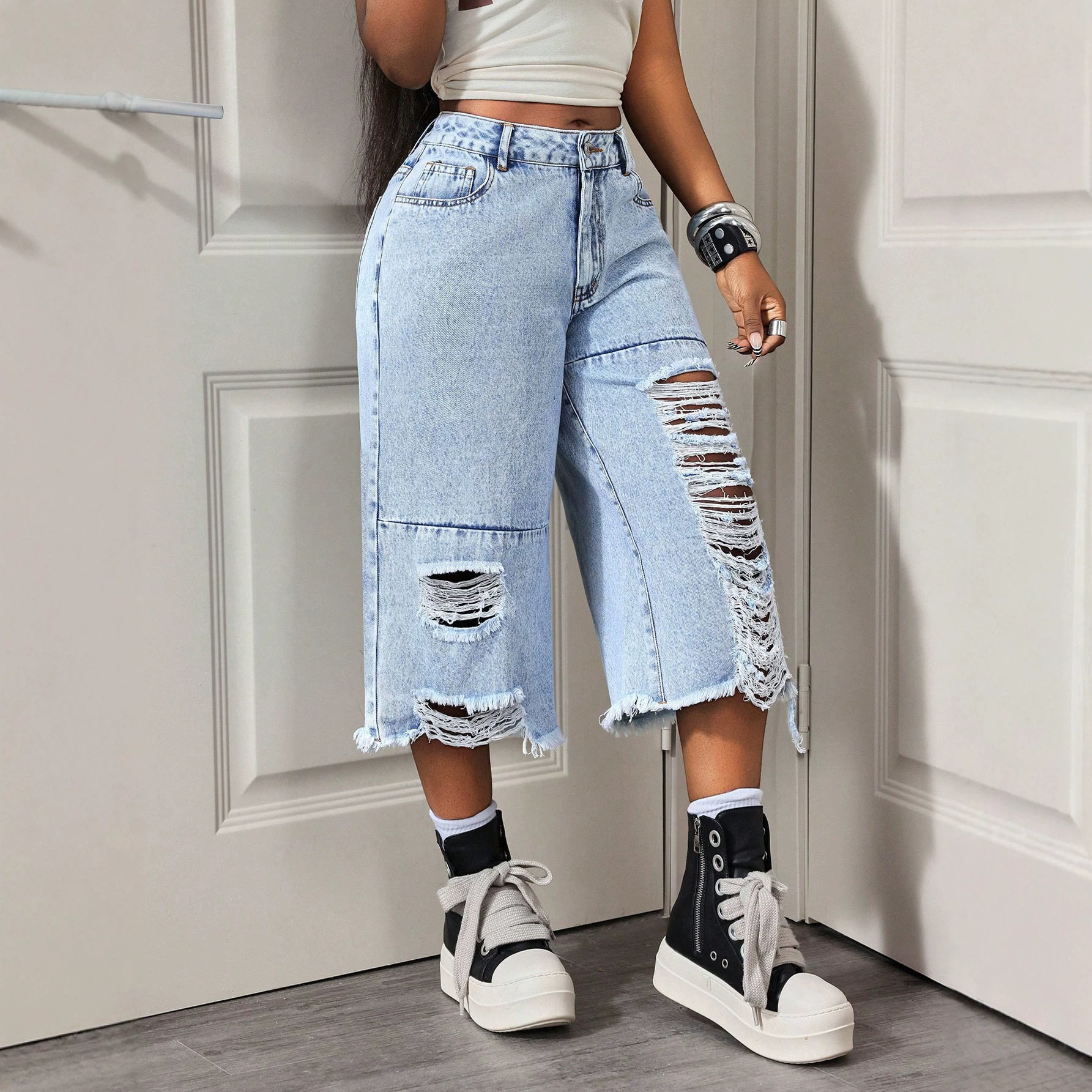 Casual Womens Denim Capris Summer Style Trendy Fit Comfortable Fabric Ready to Ship Low MOQ